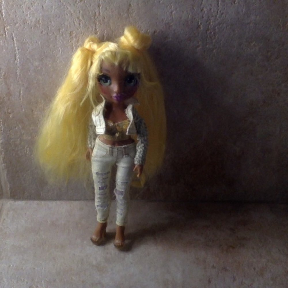 Rainbow high doll - Picture 1 of 3